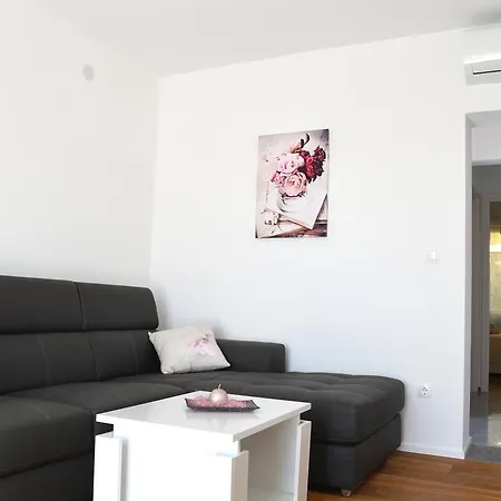 Apartament Nemea *